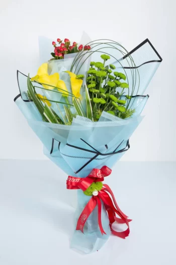 Hand Bunches Cala Lily, Daisy & Hypercium Berry