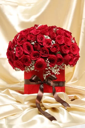 Box Arrangements Red Round Box of 80 Red Roses & Gypsophila