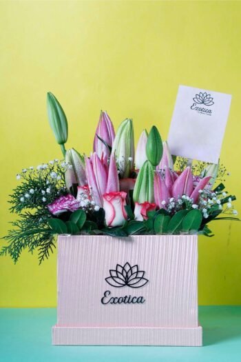 Box Arrangements Flower Box Of Pink Oriental Lilly With Jumilia Roses