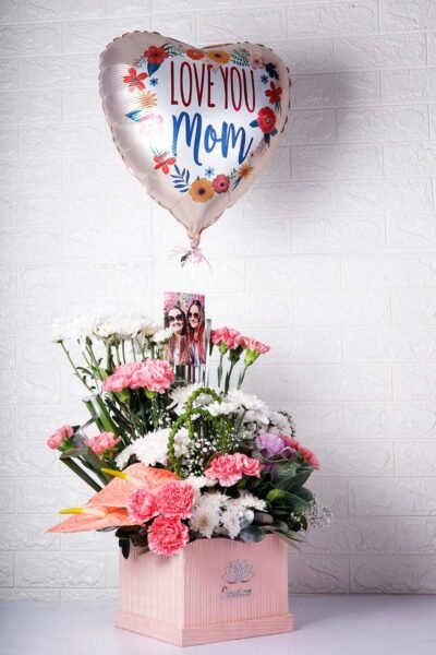 Box Arrangements Box Flower Of Light Pink Carnation, White Daisy With Mom Balloon & Photo