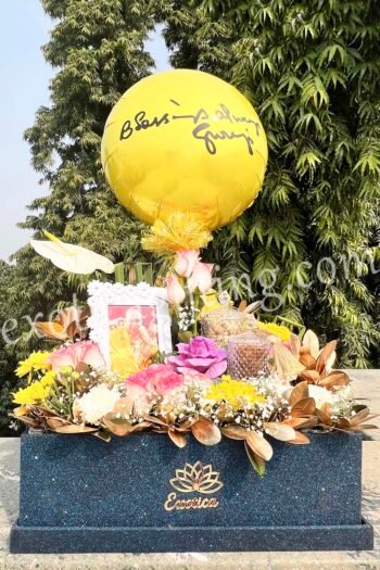 Flowers & Balloons Combo Flower Arrangement with Frame Photo and Round Balloon