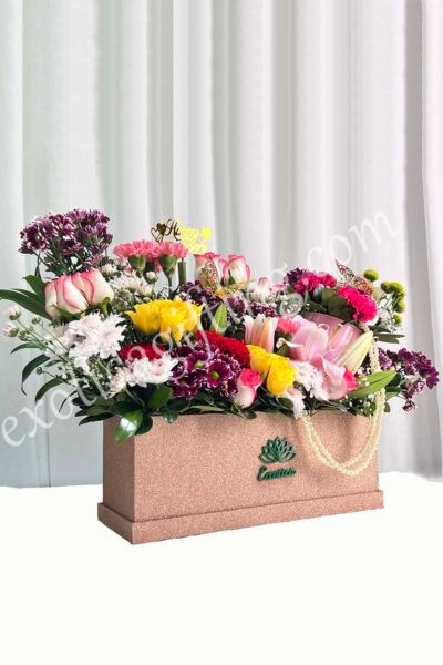 Box Arrangements Flower Arrangement of Jumilia Roses, Shaded Daisy, Yellow Roses with Golden Tag