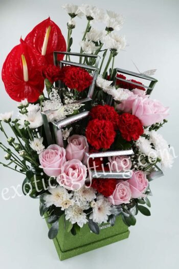 Box Arrangements Box Flower of Red Anthurium & Red Carnation With Sweet Roses