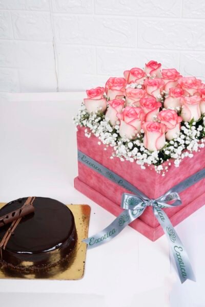 Box Arrangements Flower Box Of Jumilia Roses & Gypso With Choclate Cake