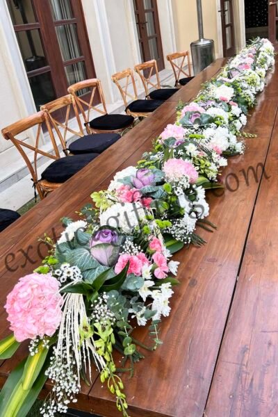 Fresh Flowers Decor Of Dining Table